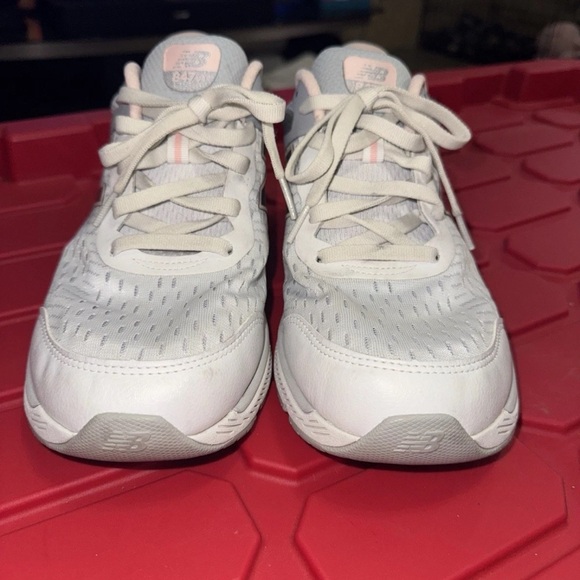 Size 11; New Balance 847 V4 Women's Athletic Walking Shoes - Picture 2 of 14